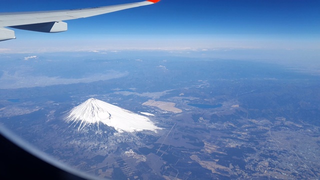 日本富士山的鸟瞰图。视频素材