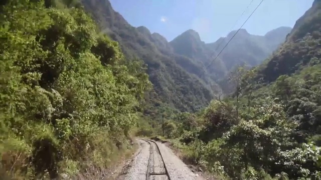 火车到秘鲁安第斯山脉的马丘比丘视频素材