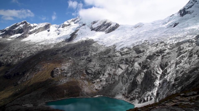 Punta Union Pass on Santa Cruz Trek在Huascarán国家公园在安第斯山脉秘鲁视频素材