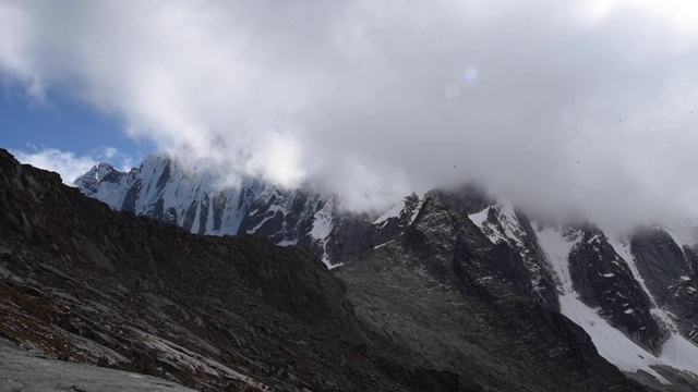 Punta Union Pass on Santa Cruz Trek在Huascarán国家公园在安第斯山脉秘鲁视频素材