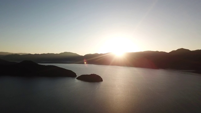 高空鸟瞰中国泸沽湖日出全景视频素材