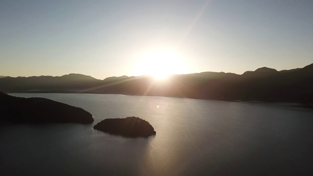 高空鸟瞰中国泸沽湖日出全景视频素材