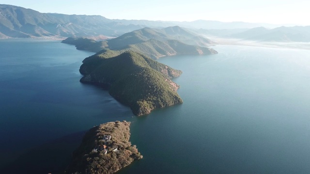 高空鸟瞰中国泸沽湖日出全景视频素材