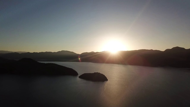 高空鸟瞰中国泸沽湖日出全景视频素材