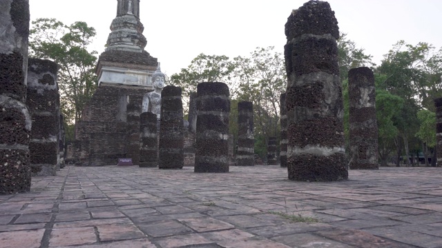 素可泰时期的古泰国寺庙傍晚，泰国素可泰省视频素材