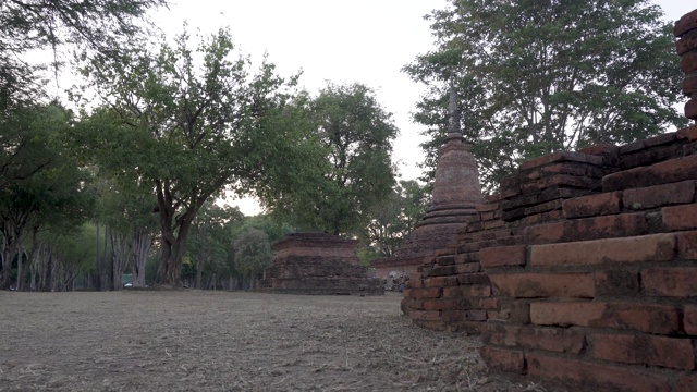 素可泰时期的古泰国寺庙傍晚，泰国素可泰省视频素材