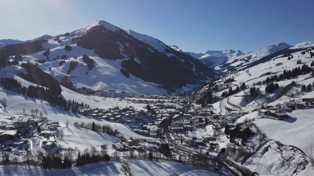 萨尔巴赫- hinterglemm滑雪胜地的鸟瞰图，在萨尔茨堡土地，奥地利视频素材