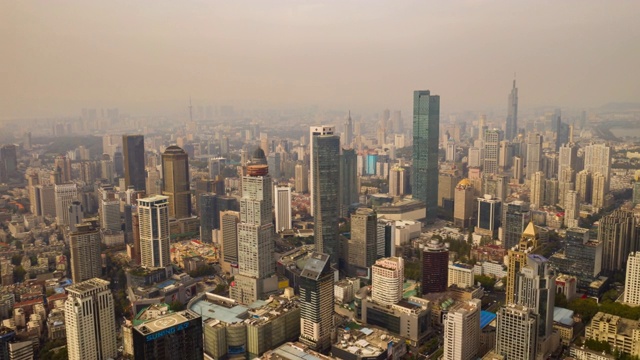 飞越南京市阳光下的日落市中心的空中延时全景4k中国视频素材