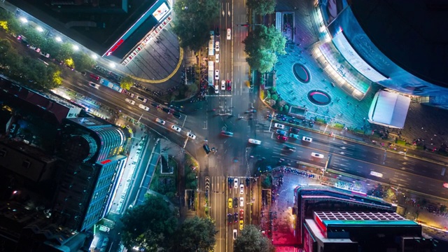 夜光照亮南京市中心市中心交通街道十字路口高空俯仰延时全景4k中国视频素材