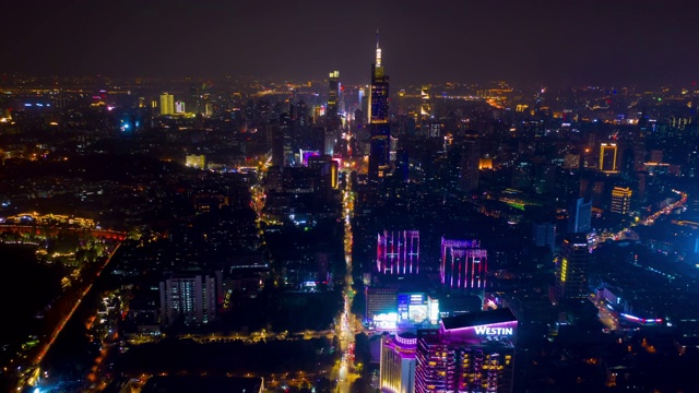 夜光南京市中心飞行市中心交通街道空中延时全景4k中国视频素材