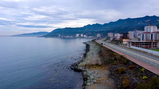 海边和高速公路(无人机和hyperlapse)视频素材