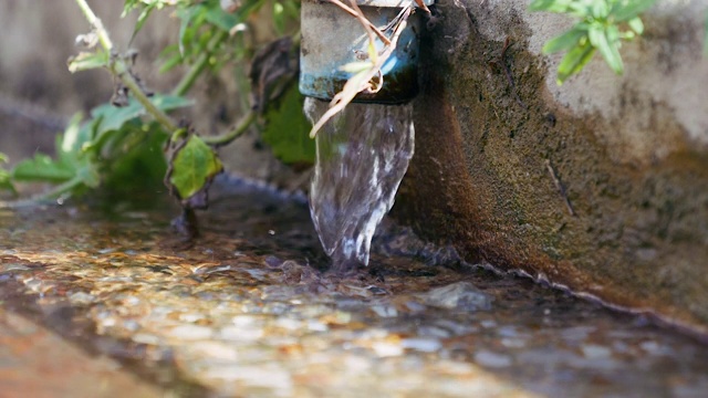 污水处理厂污水的排水阀门水。视频素材