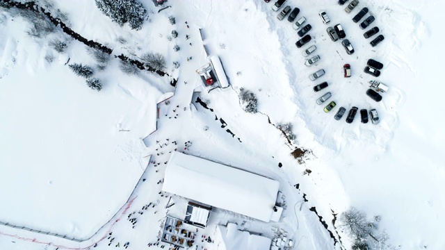 滑雪胜地的鸟瞰图视频素材