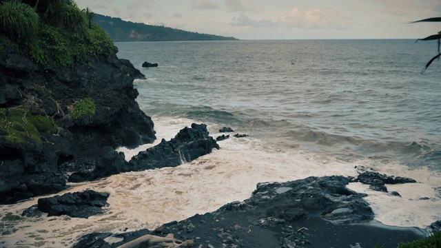 毛伊岛的海滩和海岸在太平洋的海景视频素材