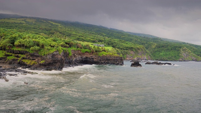 毛伊岛的海滩和海岸在太平洋的海景视频素材