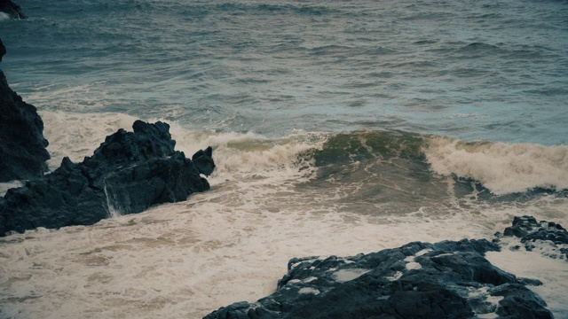 毛伊岛的海滩和海岸在太平洋的海景视频素材