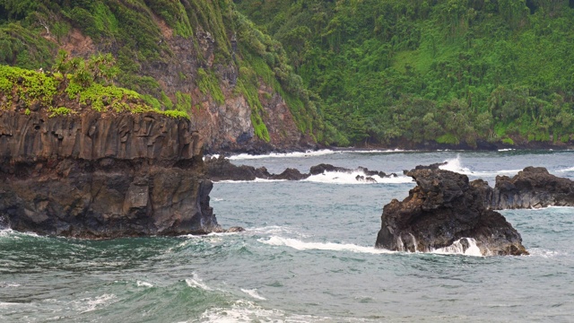 毛伊岛的海滩和海岸在太平洋的海景视频素材