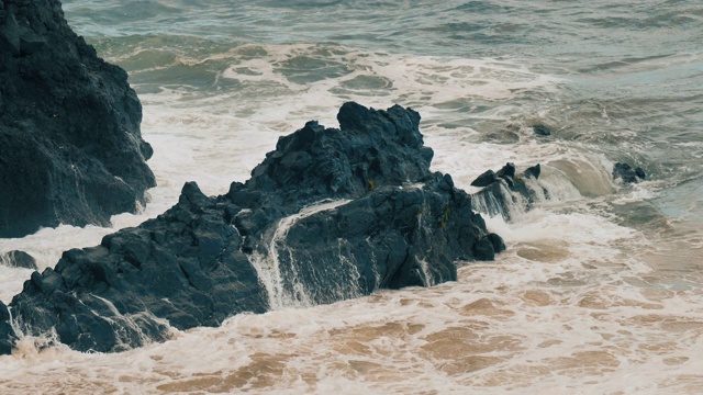 毛伊岛的海滩和海岸在太平洋的海景视频素材