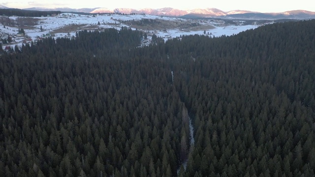 一个滑雪胜地的航拍视频视频素材