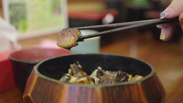 烤鳗鱼饭，日本食物视频素材