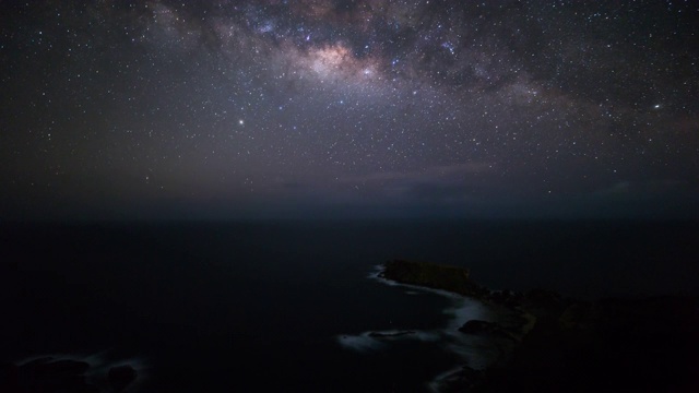 美国北马里亚纳群岛，禁岛/塞班岛海洋上空的夜空视频素材