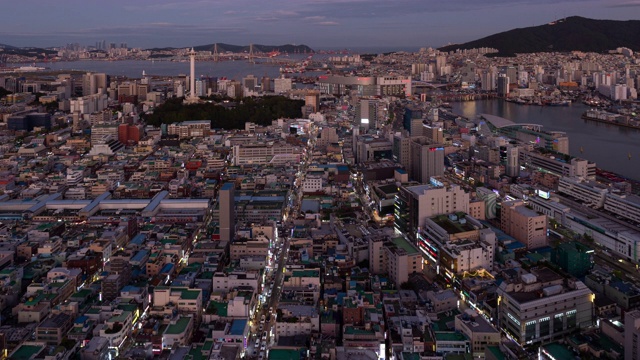 韩国釜山中谷乐天百货公司日落至夜景视频素材