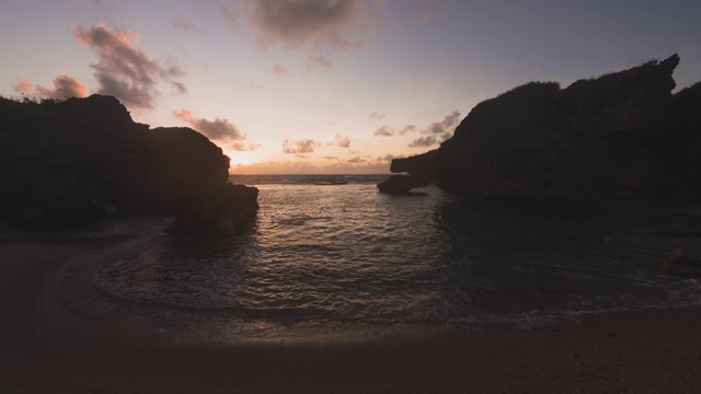 美国北马里亚纳群岛塞班岛海滩的日出风景视频素材