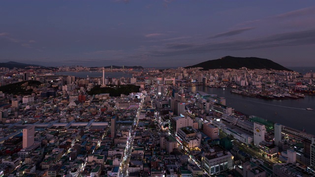 韩国釜山中谷乐天百货公司日落至夜景视频素材