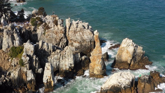 Chotdaebawi(烛台石)在Chuam海滩/东海溪，江原道，韩国视频素材