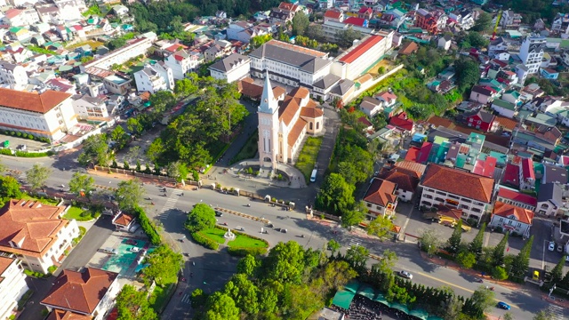 越南大叻市:大叻市鸟瞰图，概览。视频素材