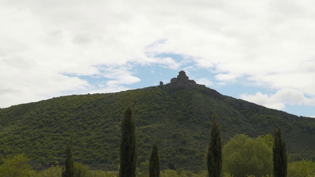 Jvari是格鲁吉亚的一座修道院和寺庙。位于山顶视频素材