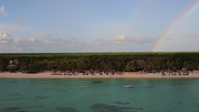 Cozumel Mexico Aerial v1低飞度假村海滩与双彩虹视频素材