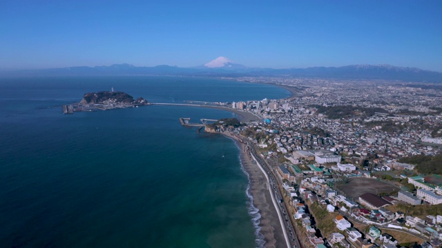 从湘南海滩来的富士山视频素材