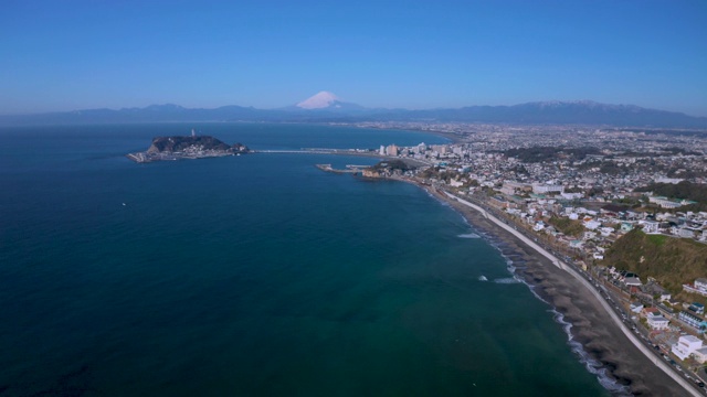 从湘南海滩来的富士山视频素材