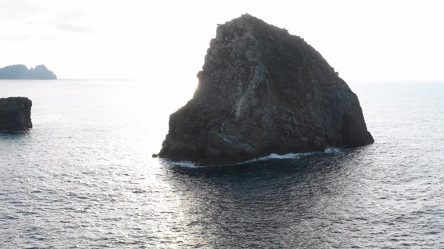 Kokkiribawi岩在Ulleungdo岛/ Ulleung-gun，庆尚北道，韩国视频素材