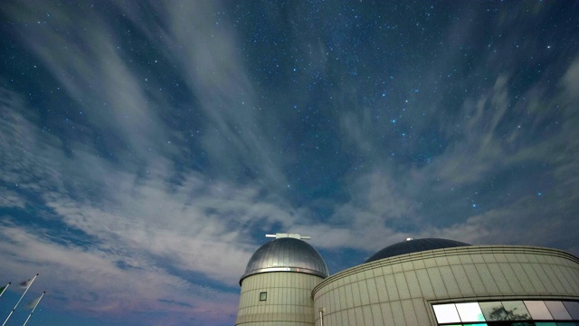 韩国江原道光德山/华川枪天文台上空的夜空视频素材