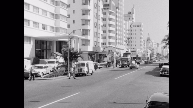 1950年-车到达皇后酒店，迈阿密，佛罗里达，美国视频素材