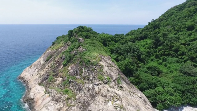 海中的岛，泰国的可卡拉岛视频素材