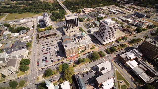 Macon Georgia Aerial v11鸟瞰全景环绕歌剧院视频素材