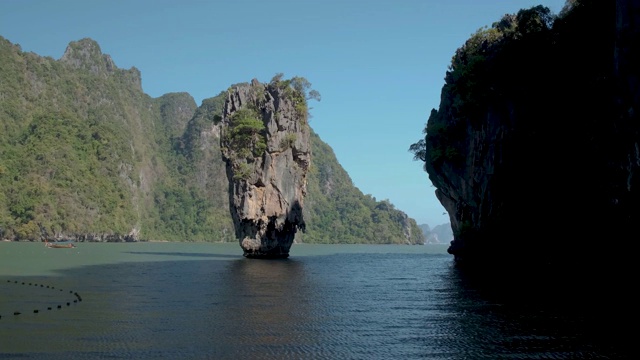 泰国攀牙湾，詹姆斯邦德岛泰国人参观的热带海滩视频素材