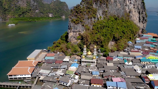 Punyi岛，Ko Panyi或Koh Panyee，穆斯林渔村的标志性景点，可以在泰国Ao Phang Nga湾国家公园乘船旅行视频素材