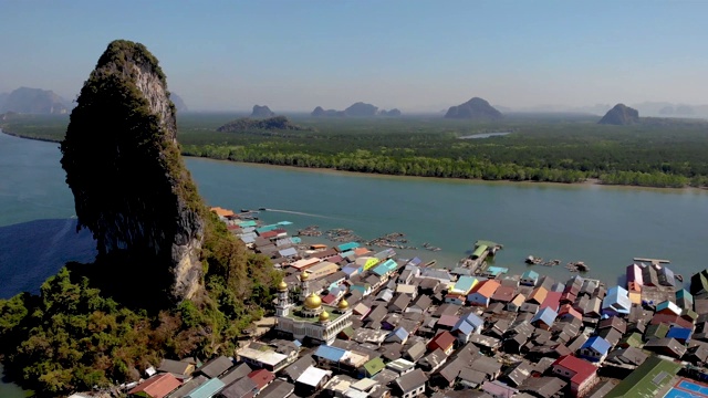 Punyi岛，Ko Panyi或Koh Panyee，穆斯林渔村的标志性景点，可以在泰国Ao Phang Nga湾国家公园乘船旅行视频素材