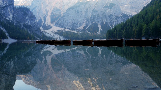 布雷斯湖美丽的风景，意大利阿尔卑斯山脉上的浪漫之地视频素材