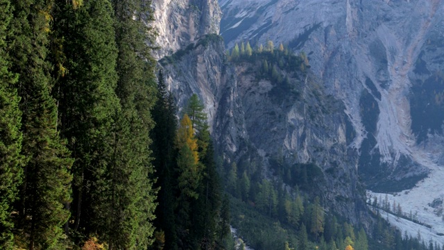 布雷斯湖美丽的风景，意大利阿尔卑斯山脉上的浪漫之地视频素材