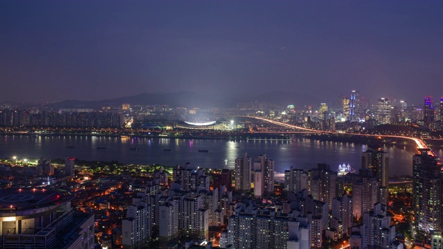 韩国首尔，松帕谷，Jamsil体育综合体和汉江/光津谷夜景视频素材