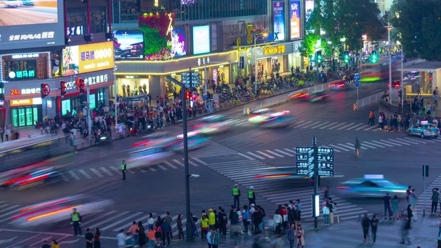 黄昏时间照亮长沙市区交通街道十字路口屋顶全景时间间隔4k中国视频素材