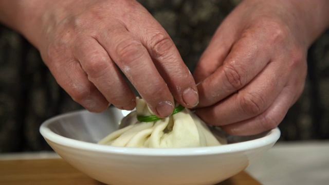 用植物茎系一个饺子视频素材