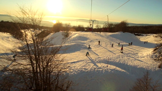 安第斯山脉的滑雪胜地视频素材