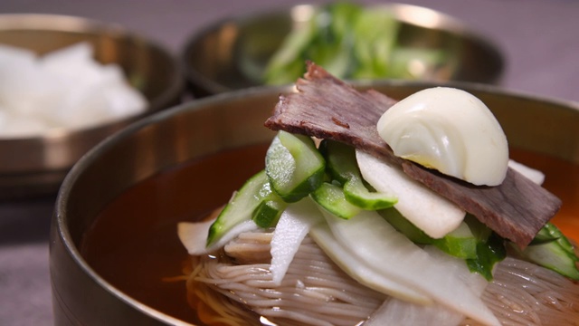 “Naengmyeon”(冷面)/中谷，仁川，韩国视频素材