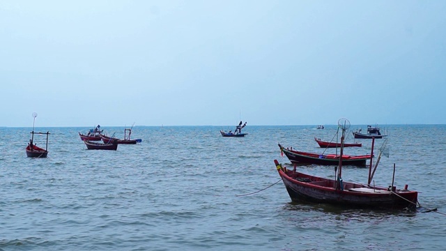 泰国湾，海上的渔船。视频素材